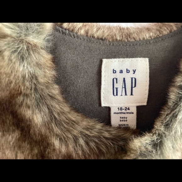 18-24m Baby Gap Faux Fur Vest - Picture 3 of 3